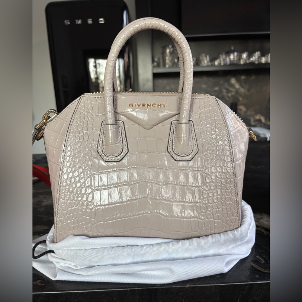 GIVENCHY Antigona Grey Leather Croc Handbag (w/strap and storage bag)